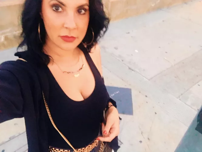 How do I look? by elysenicole0xo