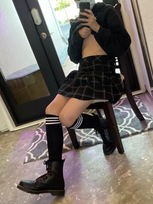 How do I look? by lizardkid305