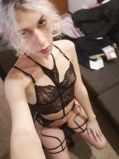 How do i look? ☺ by Kirliaaa