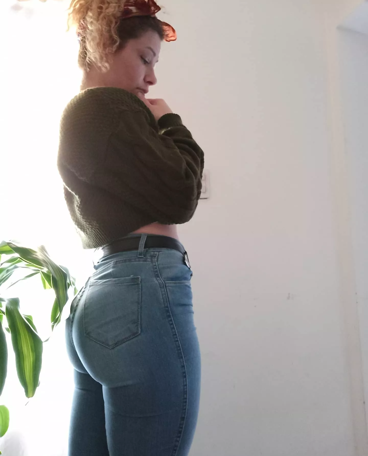 How do I look? I love the fit of those jeans 💕 posted by ulacolooo69