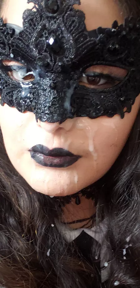 How do I look? by xRoseBunnyx