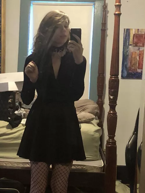 How do I look? by narrwhalll