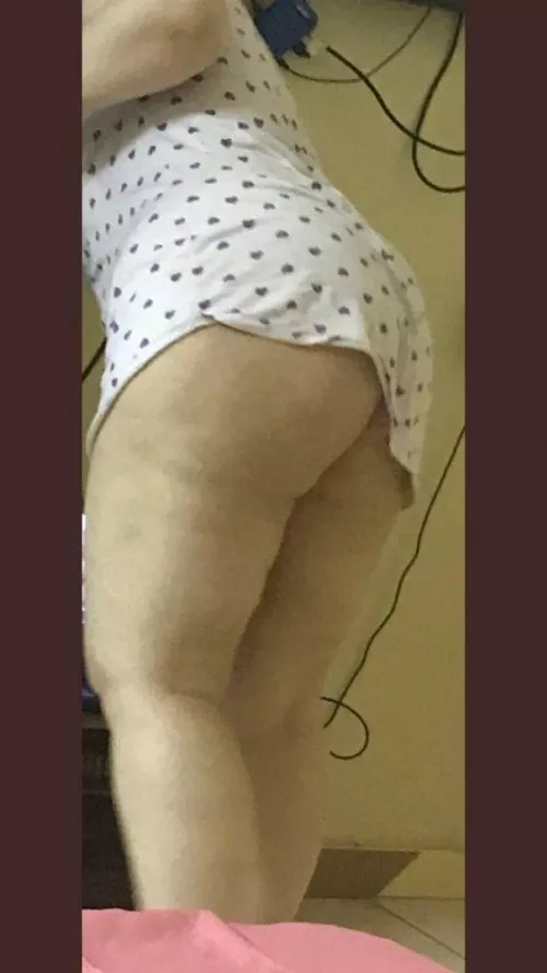 How do I make her kneel to me?🤤🤤 by IcySample9299