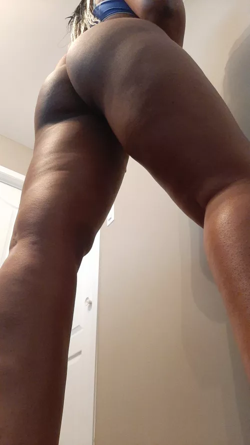 How do my legs look [f]rom down there? by Peachscreamm