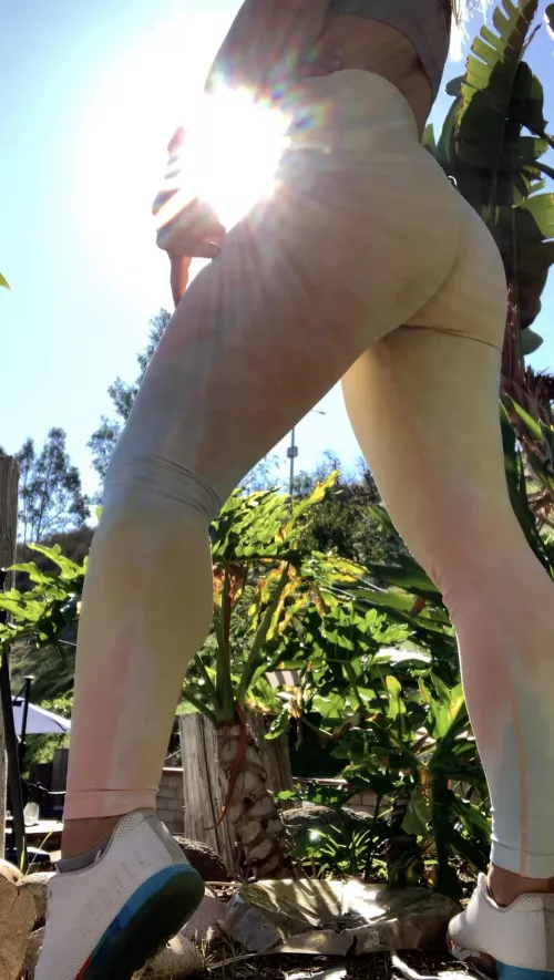 How do these leggings maybe my booty look? 🍑 [F] by HardKora