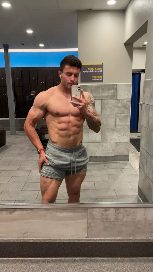 How do we feel about gy(m) pics? 😏 by Accomplished-Lie-943