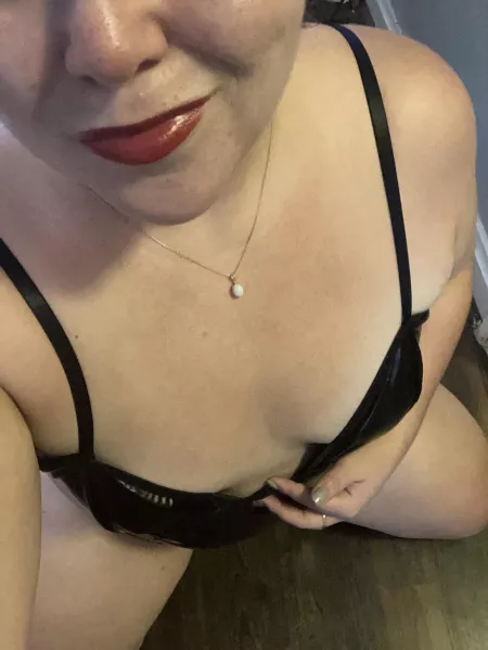 How do you like me on my knees? by petrichor_waiting