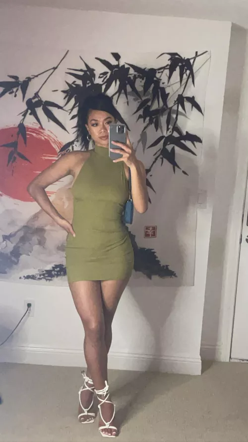 How do you like my outfit? by sydyonce