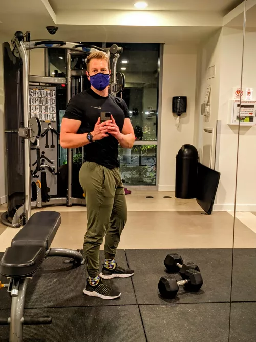 How do you like the fit of my pants? by capitalgains7