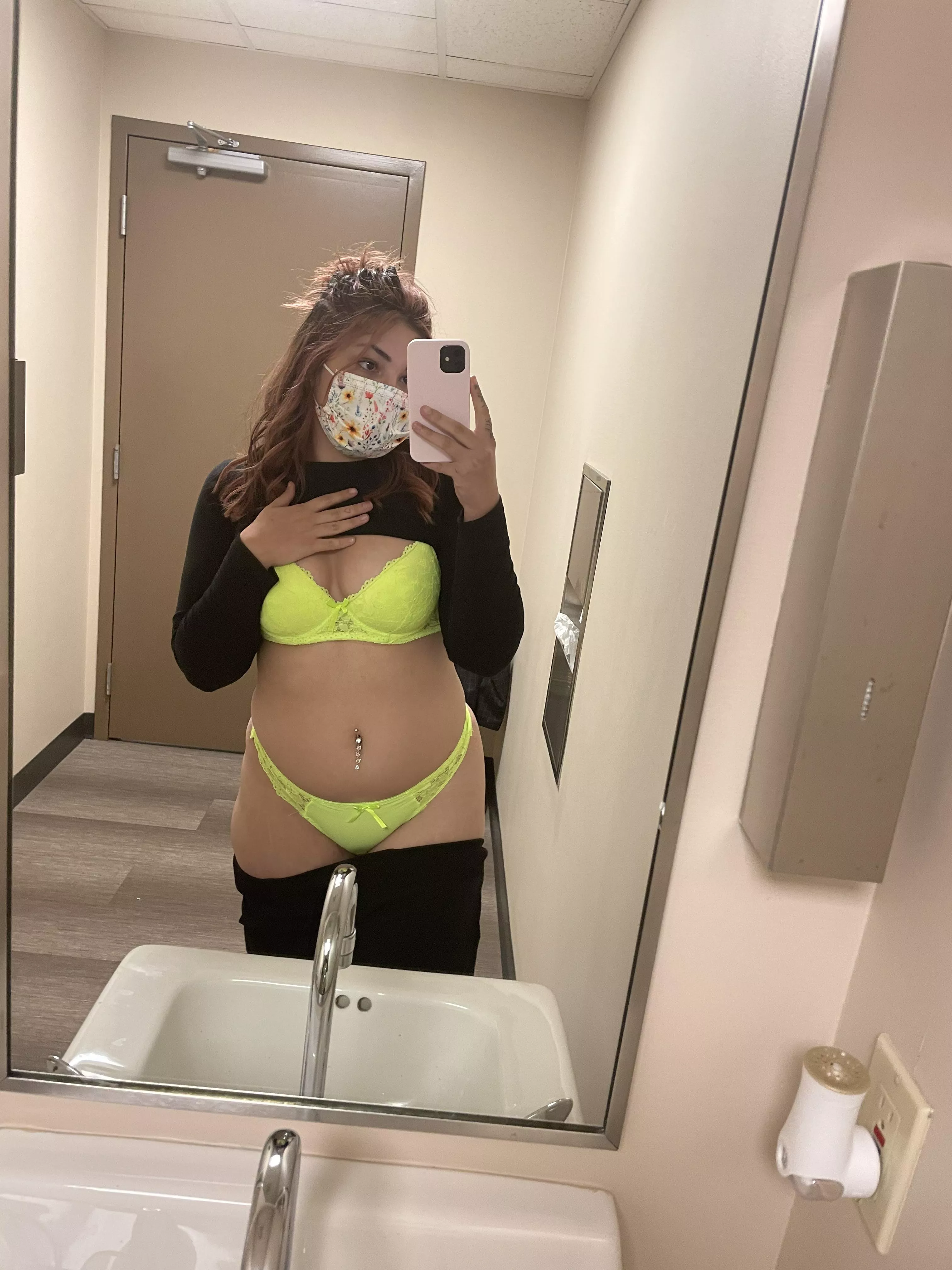 how do you like the neon? 🤗 posted by Lolaj_1