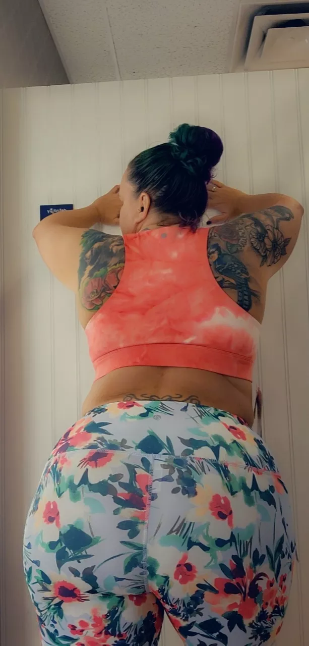 How do you like this workout outfit posted by Bogie81