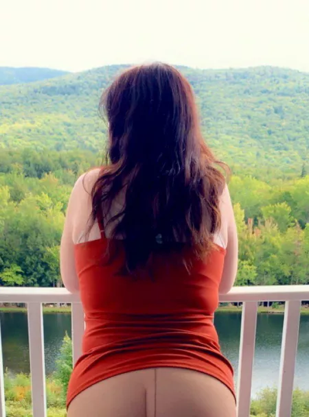 How do you prefer the seam? I’ve heard perfectly aligned and some like it off a little to show the ass more. by Granitestaterxxx