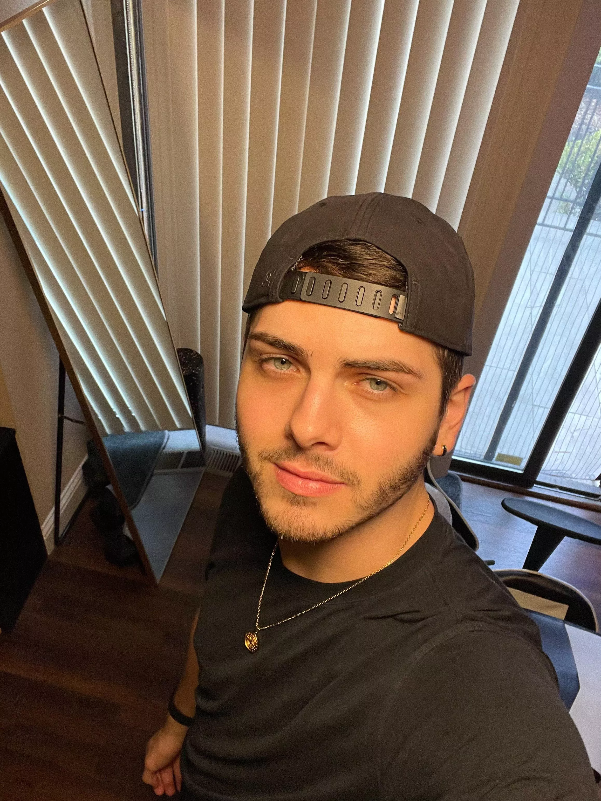 how do you quit caffeine? i cant 😩 posted by exzacktlyyy