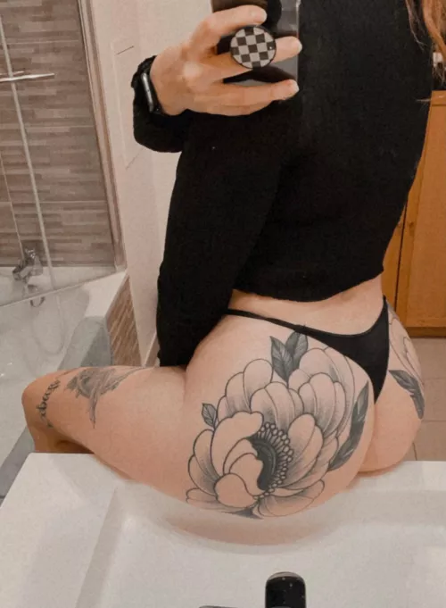 How does my 🍑 looks ? by Aeris_from_midgar