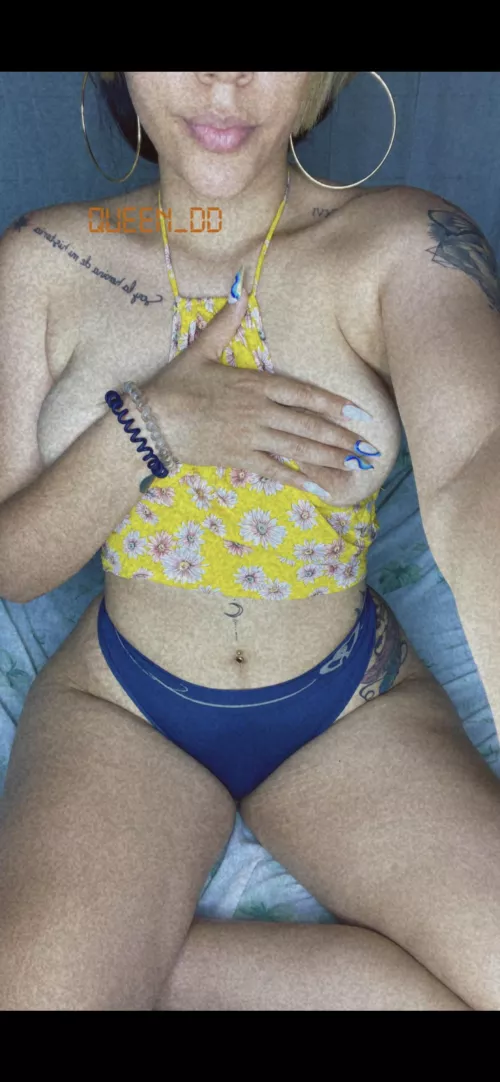 How does the yellow color look on me? by Queen_Dd04