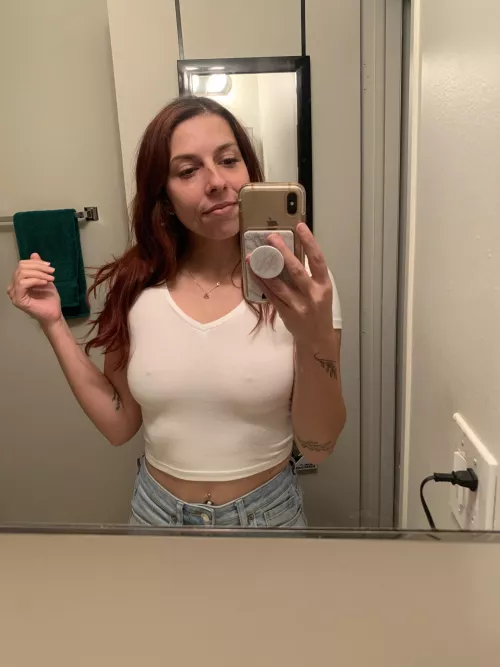 How does this color look on me? by juliettelinx