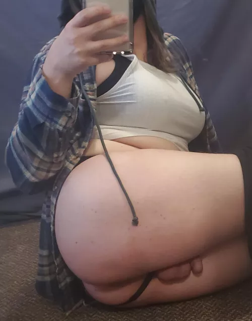 How good does my ass look? 😉 by EmeleeTurn