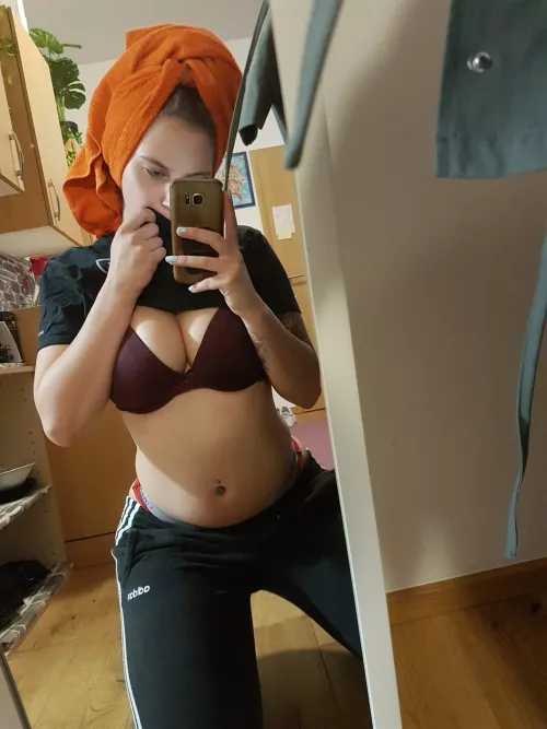 How I come out the shower after you jizzed all over my body by MelinaKo_