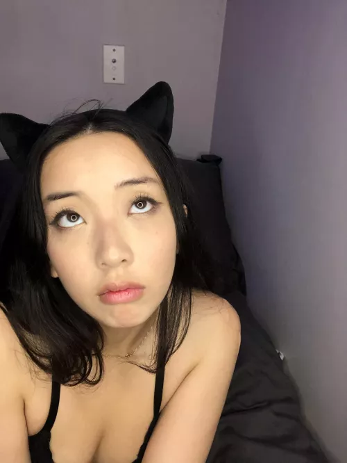 how i look at u when i want headpats by wooziio