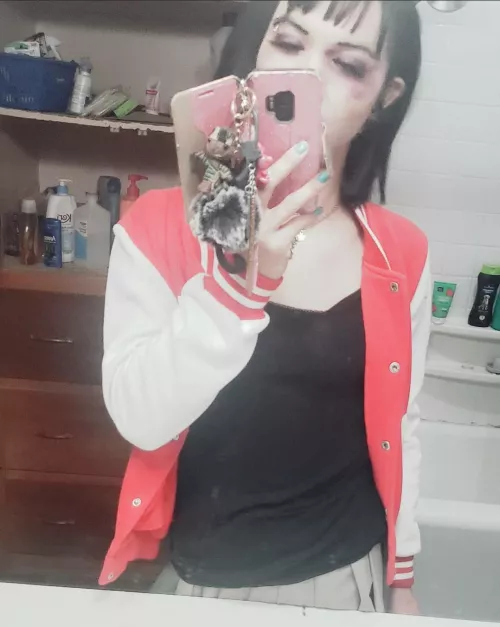 How is everyone doing on this new year? I'm happy to say I was able to try out some new makeup products I've always wanted to try by Addiroll