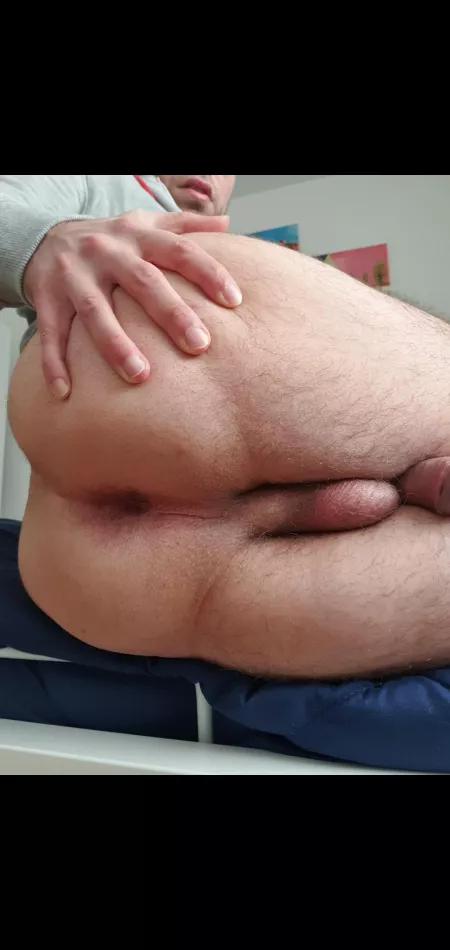 How is your week starting? Mine: by bubblbuttboy