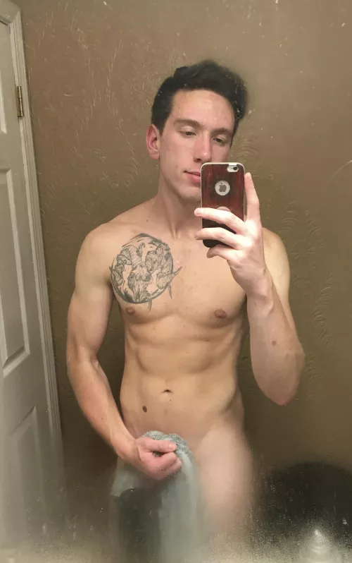 How many of you want me to move the towel? by chipxlte