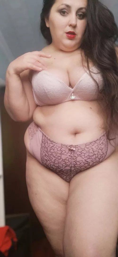 how mommy really dress when no one is around ( 40 year ) by povetrula