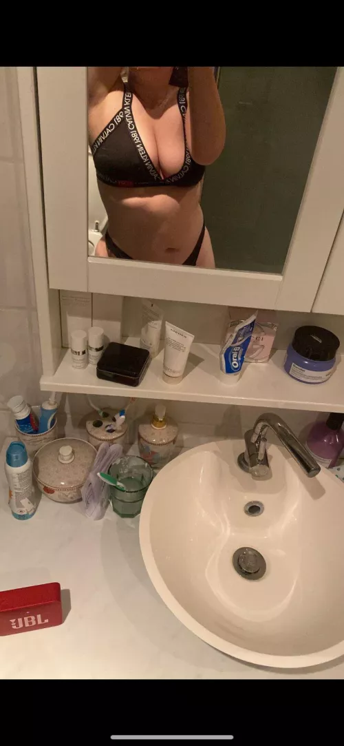 How more you up⏫ vottee, i post it witouth bra xx by anon18878