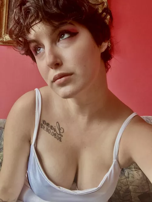 How we like the new hair? Dm me for more 👀. by BettyFromHungary