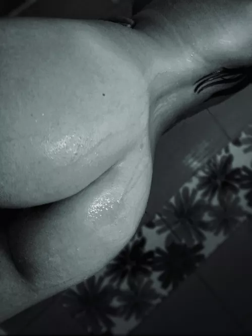 How would you rate my ass? 😼 by maskkitten