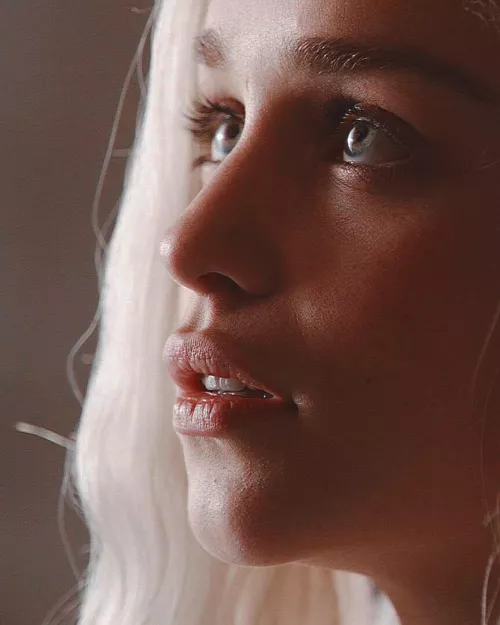 How would you use Emilia Clarke's pretty face? by UndescriptiveFir