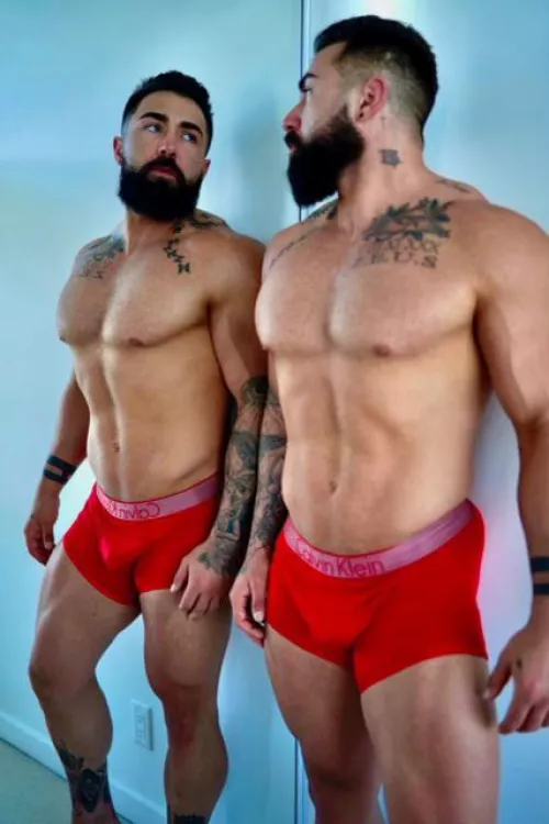 How you like me in red ? by dirtynunzi