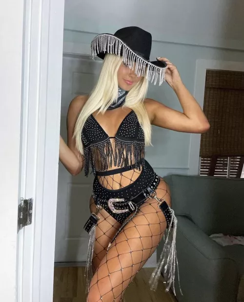 Howdy by goonagedaydream