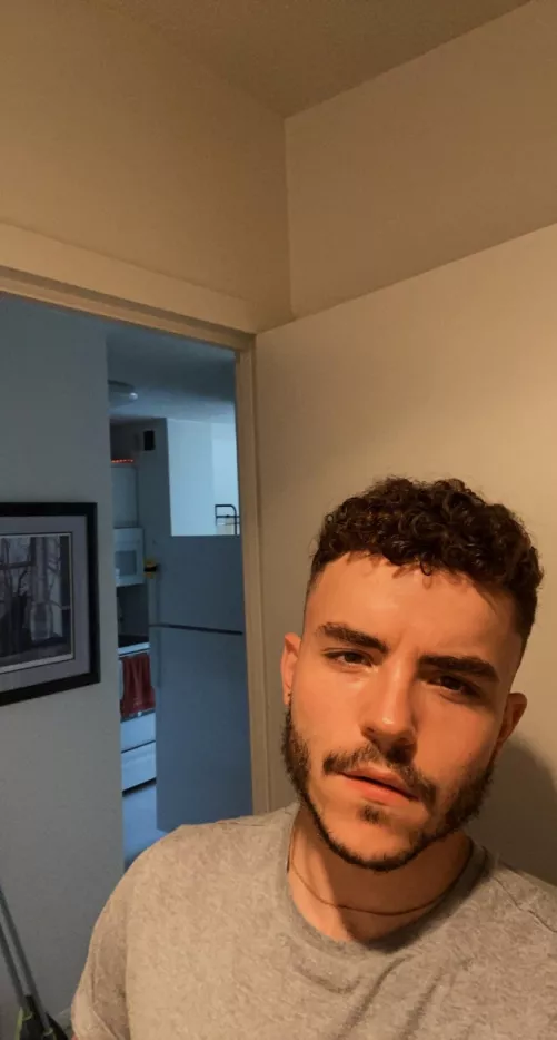 how’s everyone’s weekend going ? :-) by reddit_accountV3