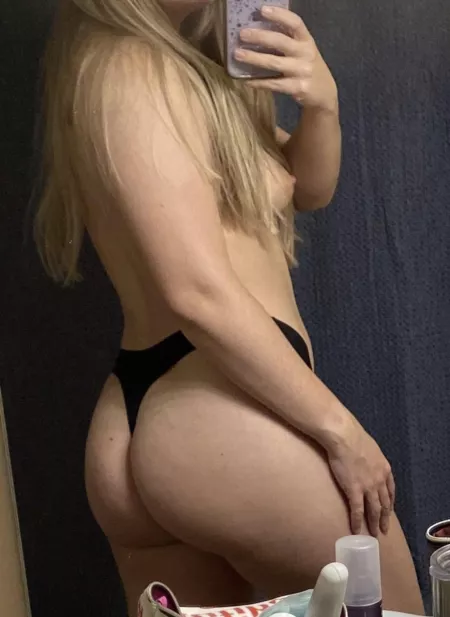 How’s my ass? by Badddidie