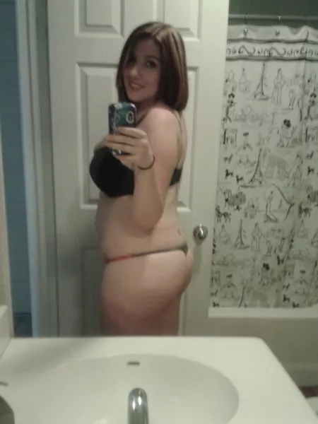 hows my big butt looking by tittiesMcGeexx