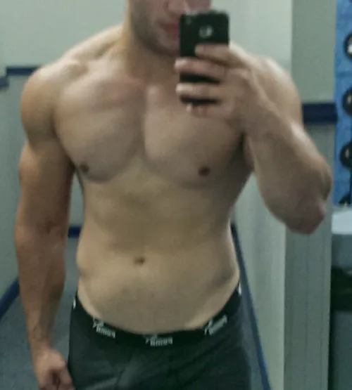 How's my gainz bro? by LargeHeartsXD