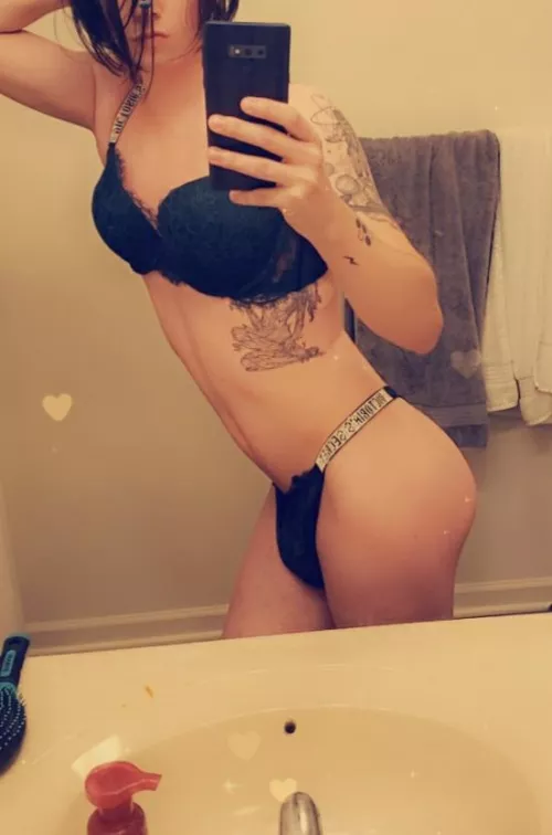 Hows my girl bulge look? by The_Fun_Friend