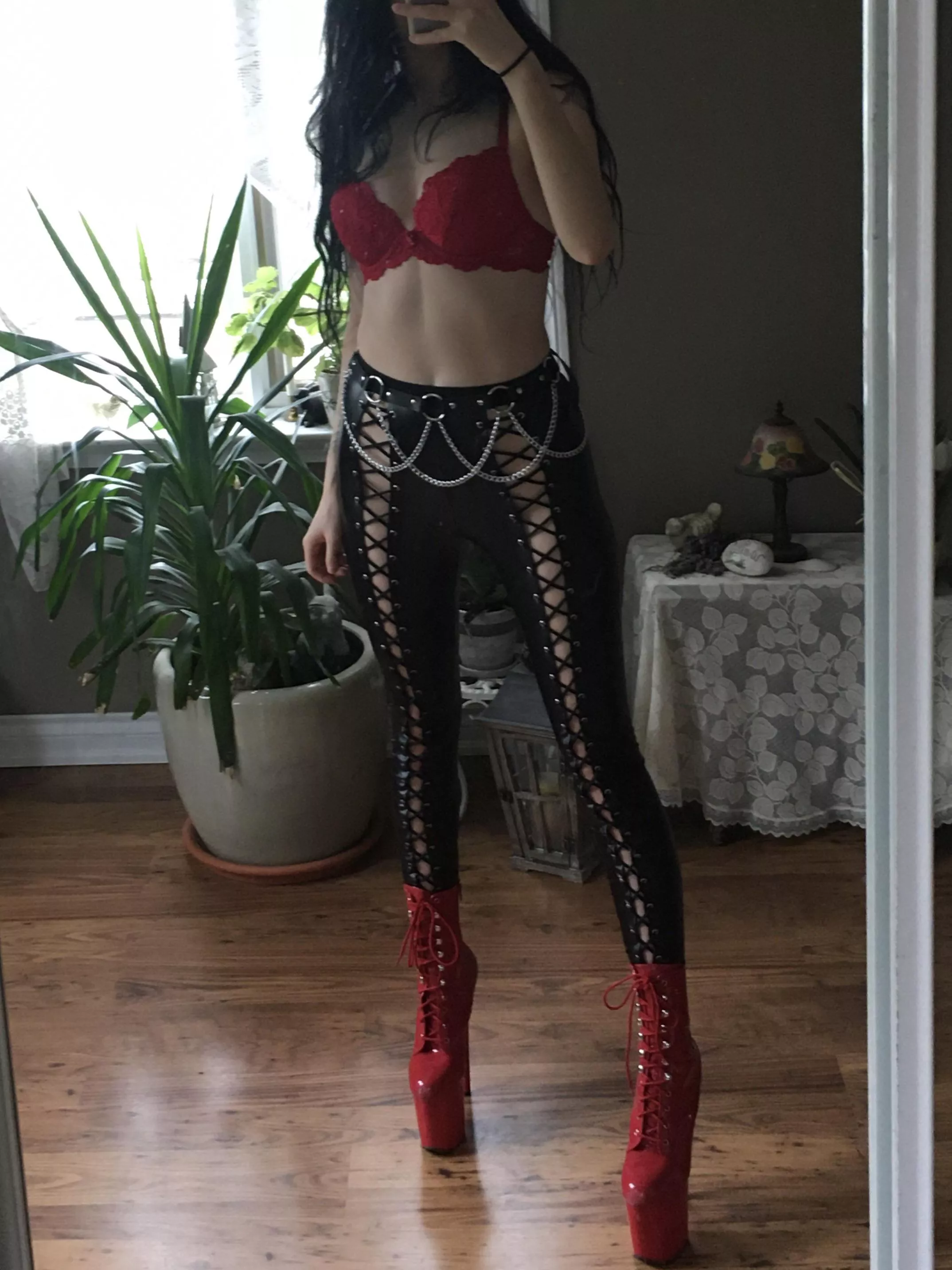 How’s my outfit? posted by Nymphaixx