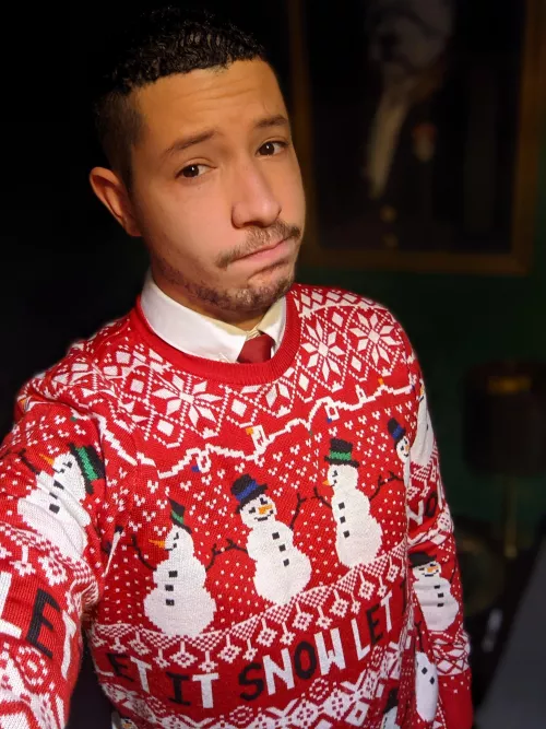 How's my work attire today? by isarobots