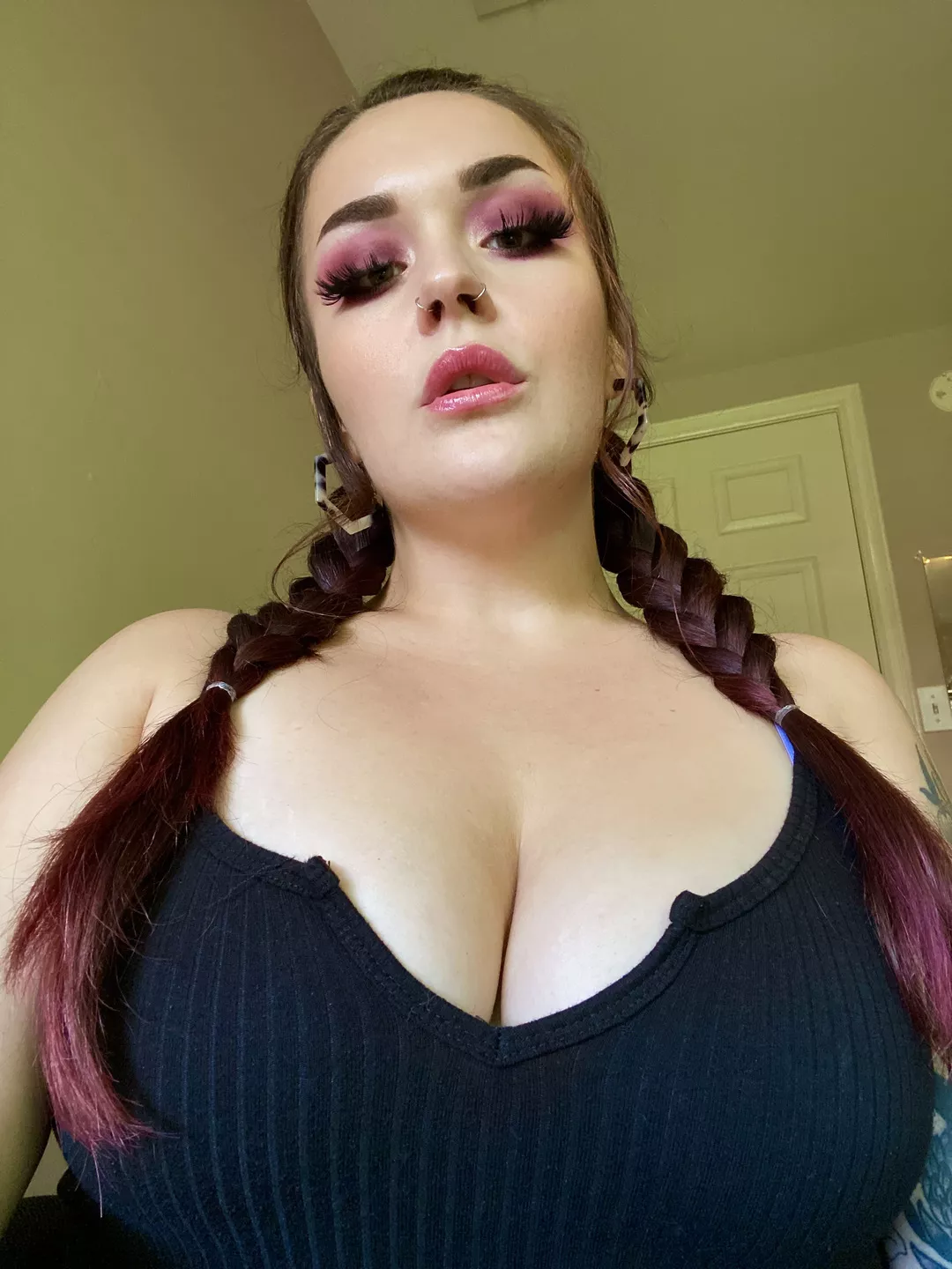 How's the view from down there? 🤓 posted by these-lil-piggies