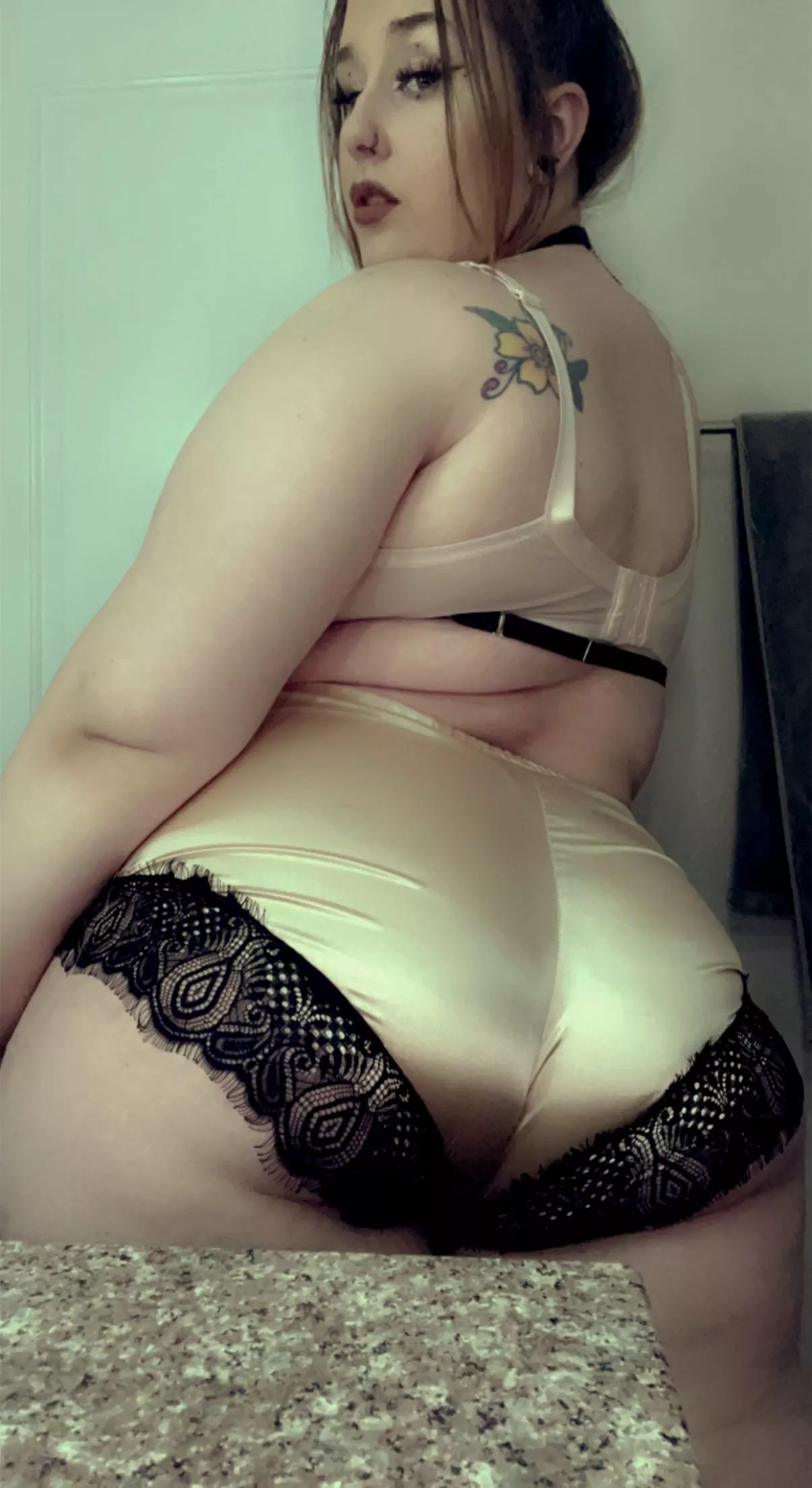 How’s the view? posted by stacirosebbw