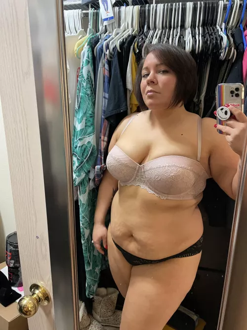 How’s this mombod?? Stretch marks and all! And a fat ass on the back, let’s make another baby 😘😘 by mascara_and_coffee