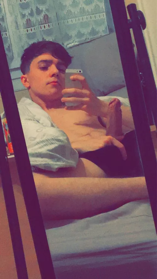 How’s YOUR evening going? ✌️🥴 by Llele3