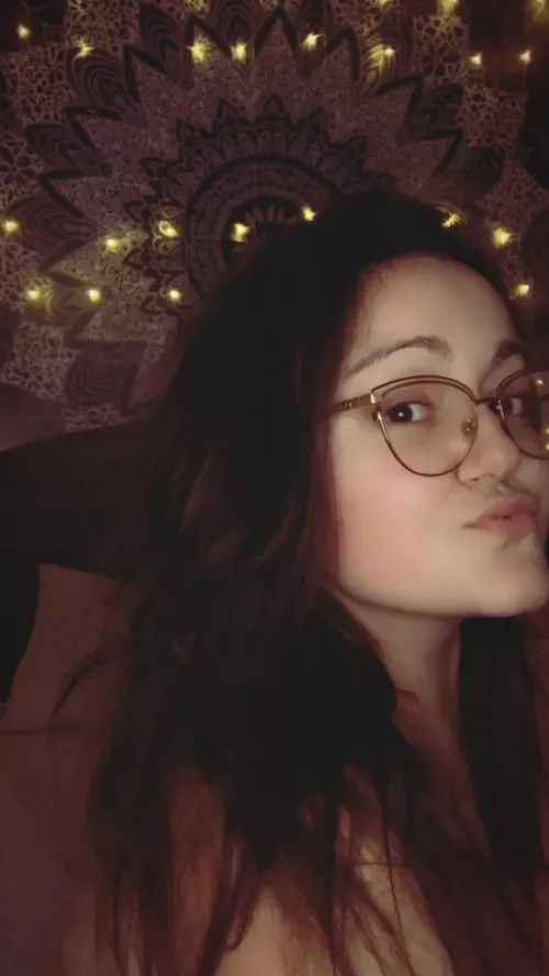 How’s your night going? 😴😙 by Phiephiie_