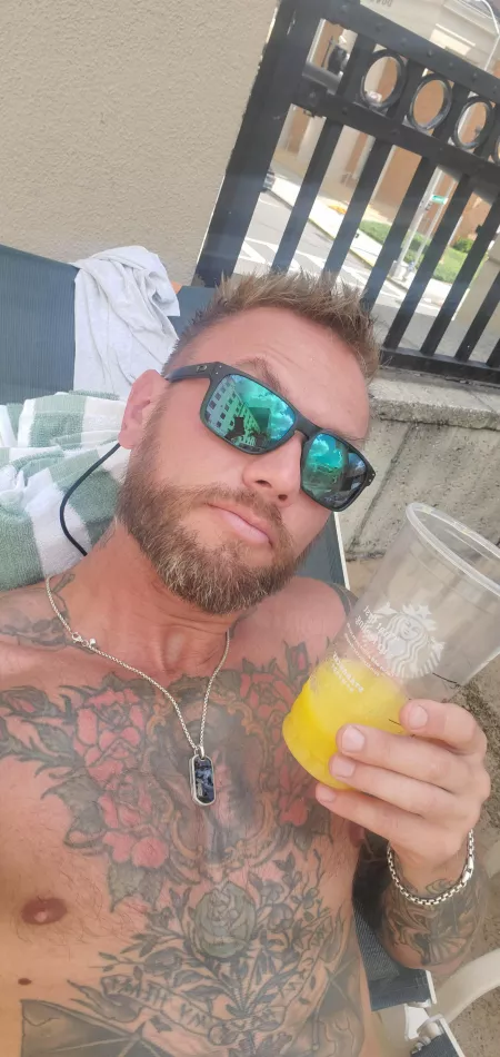 How's your Saturday going 😎 by BunkmosEs