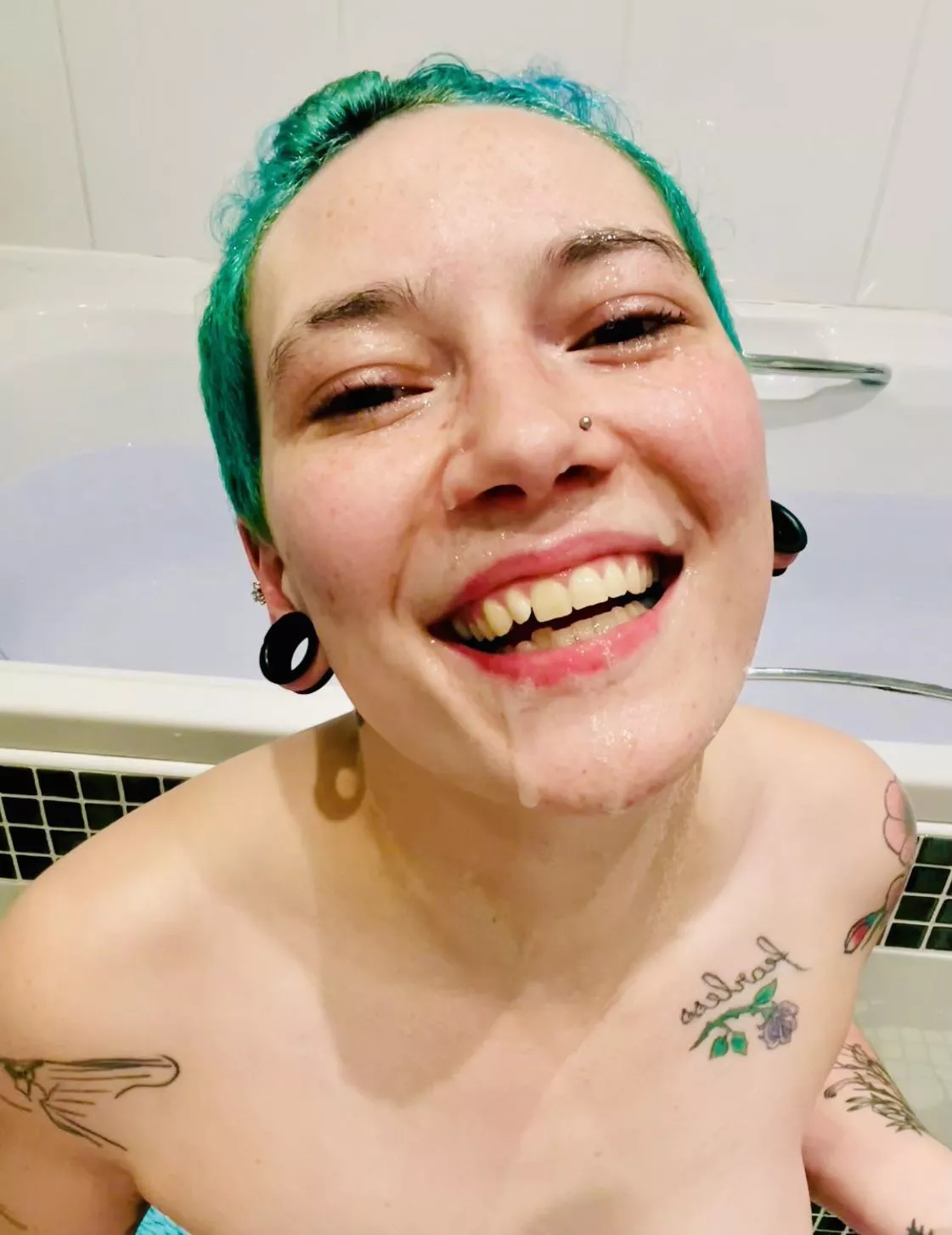 How’s your weekend started? posted by twinxxi