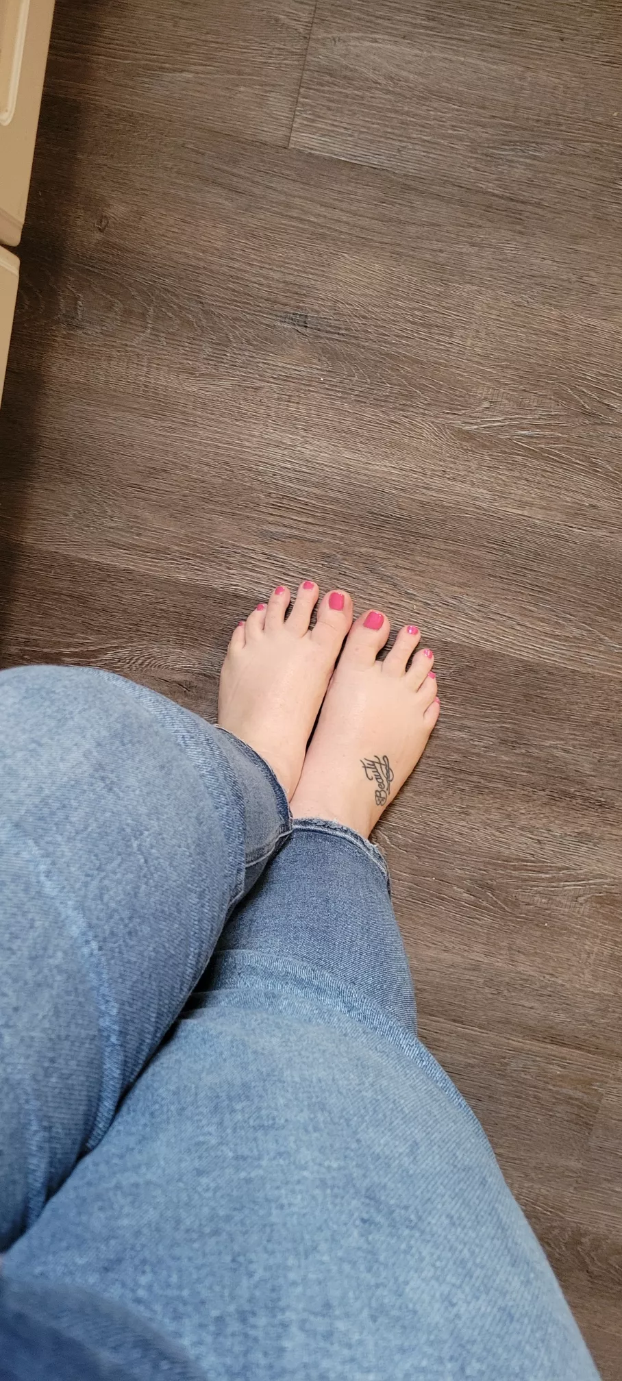 Hubby lost his cum privileges after disobeying. So, tonite these feet are all yours! Get on the floor and lick them, you dirty fuckboy 💦 posted by Footmaster2576