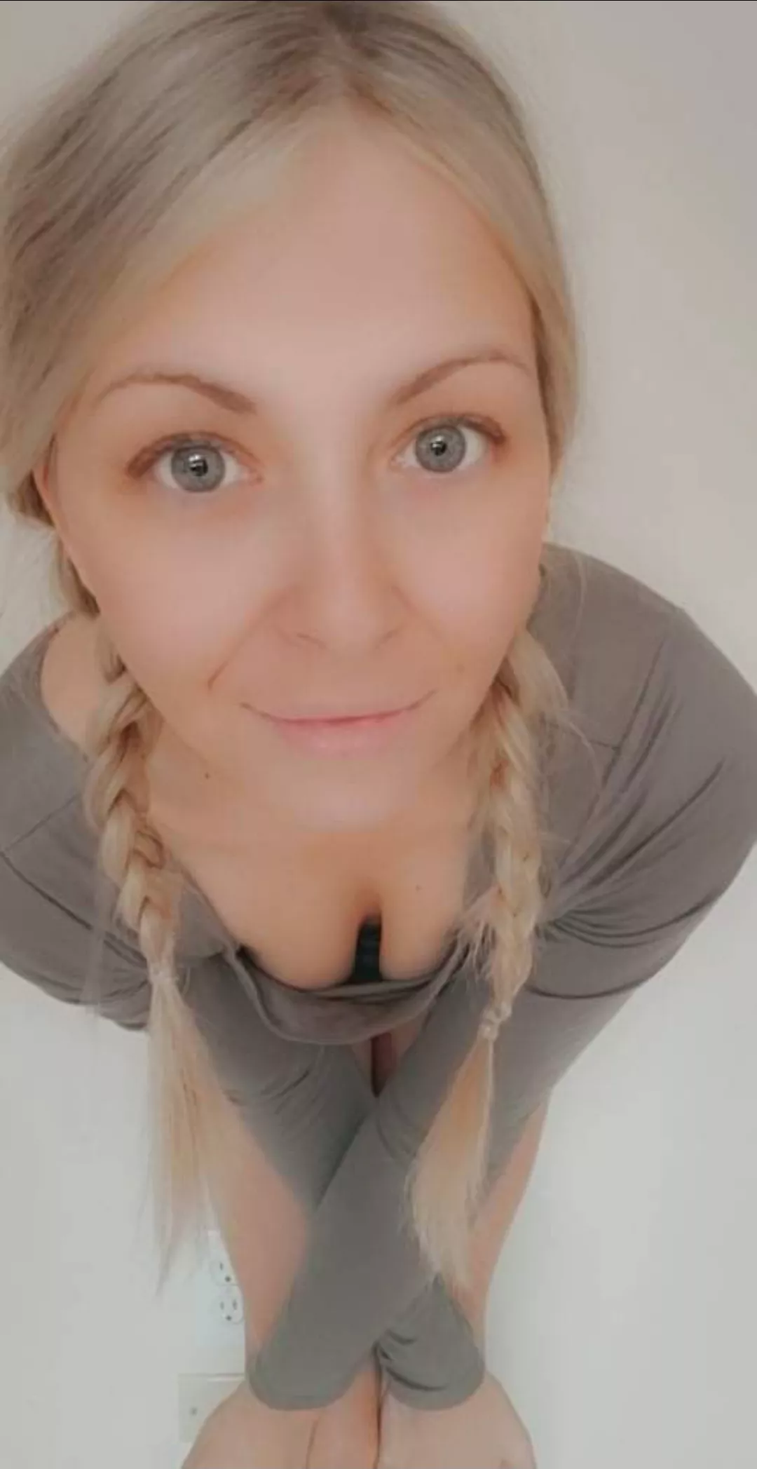 Hubbys away, what game do you wanna play, best answe get the whole album. Good luck 😘 posted by linc88