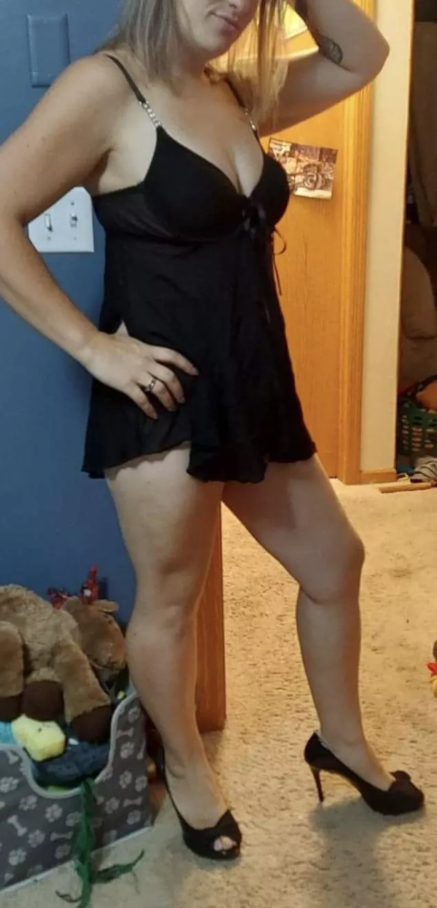 Hubby’s gone who’s joining me 😉😉 posted by Sexymilf34